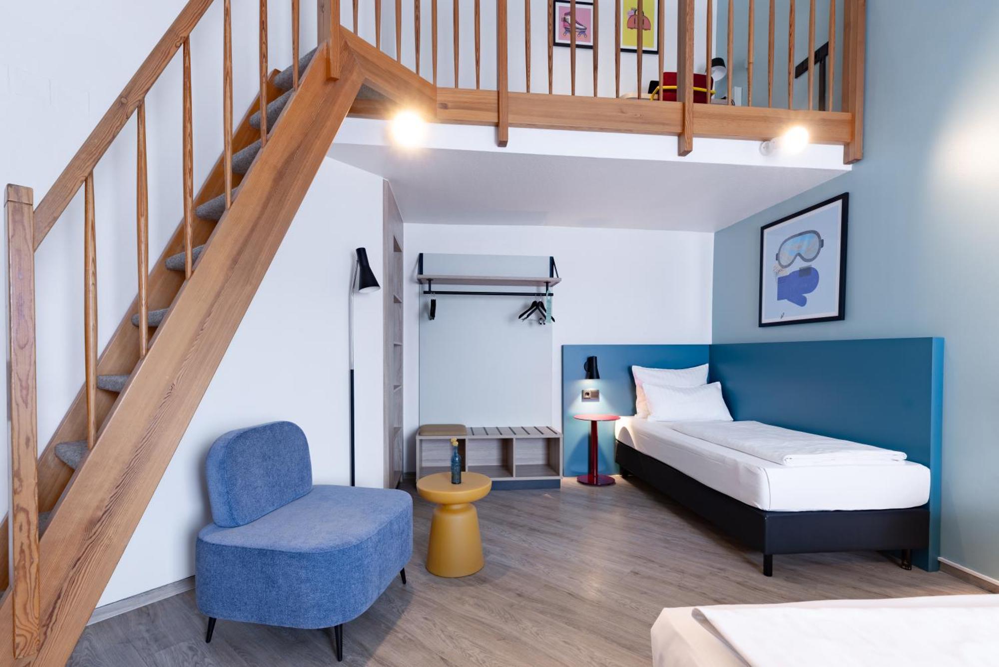 Loft with One Queen and One Single Bed,1698186282:JPEG